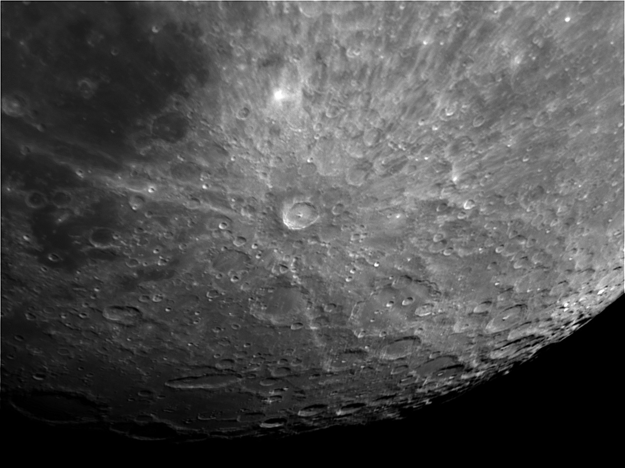 moon 17-04-08 22-01-29 x2